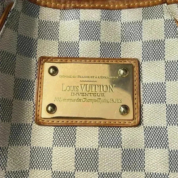 Authentic Louis Vuitton - Picture 6 of 11